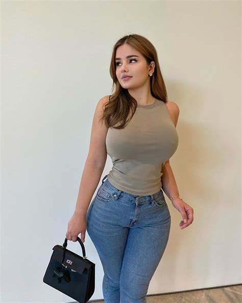 Anastasiya Kvitko big tits tease OnlyFans leak free video via。